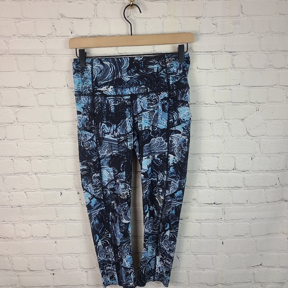 Lululemon F & F Crop II size 6 - Picture 2 of 10